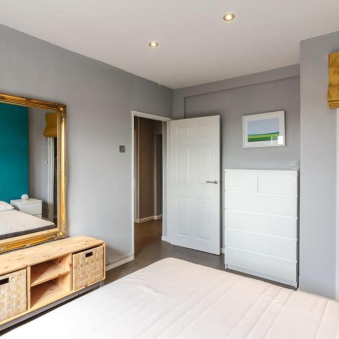 Top Floor 1 Bedroom Apartment With Views Over London Bagian luar foto