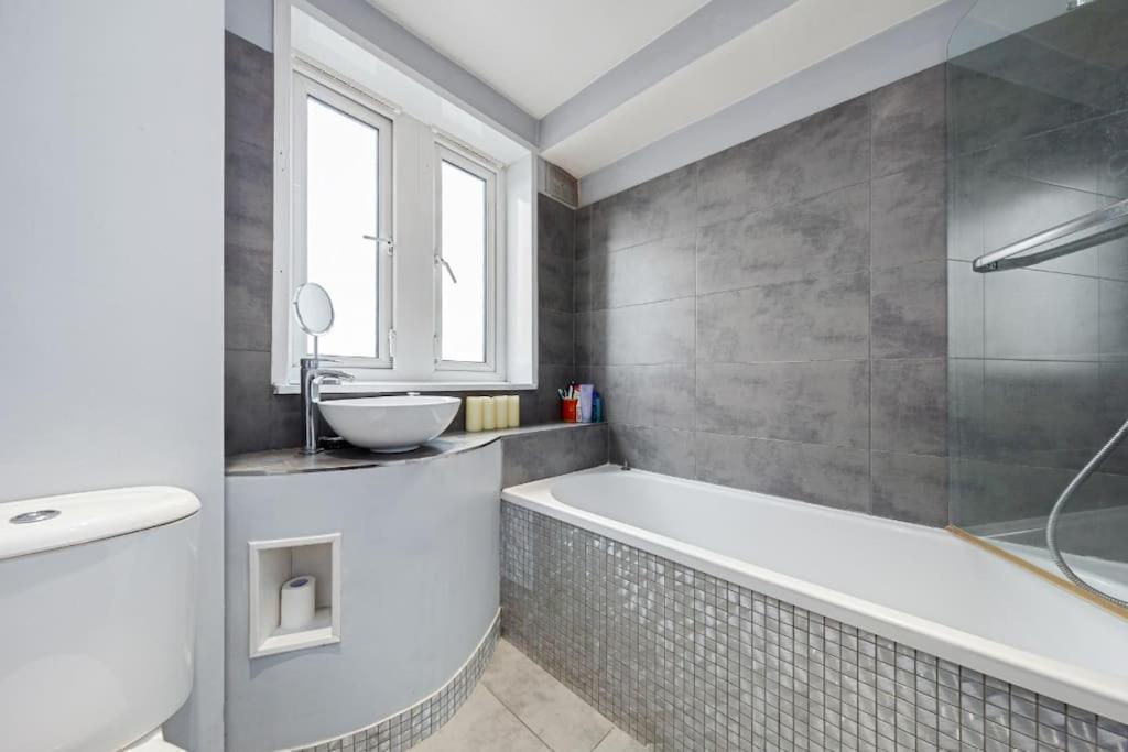 Top Floor 1 Bedroom Apartment With Views Over London Bagian luar foto